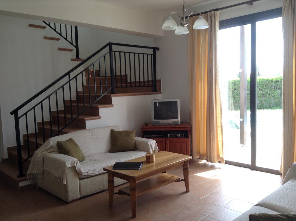 Aura Holiday Villas Пафос Экстерьер фото